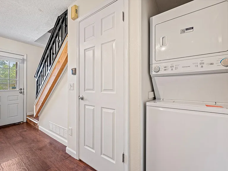 1683 S Blackhawk Way #B — Photo 15