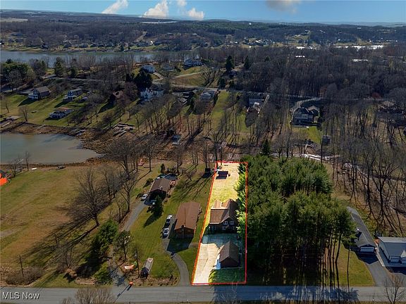 3rd image of 47447 Tomahawk Dr