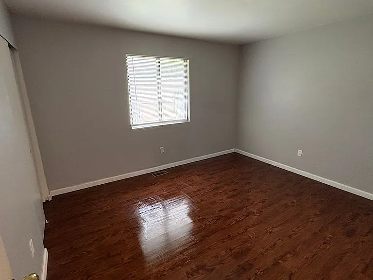 Northbrook Apartments — Photo 19