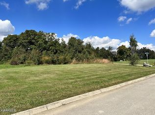 Red Oak Ln, Dandridge, TN 37725