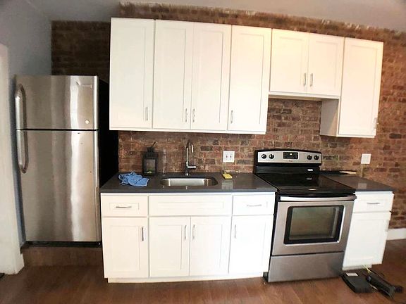 2nd image of 18 E 21st St #3