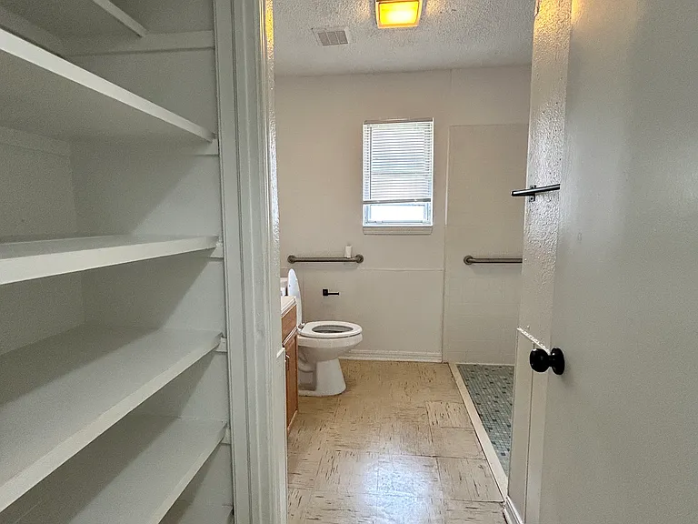 541 NW 114th St — Photo 8