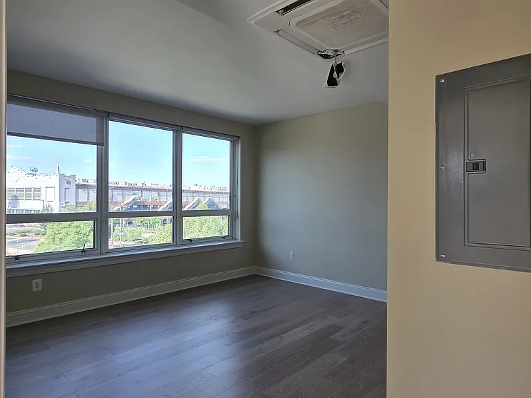 252 N Christopher Columbus Blvd #303 — Photo 12