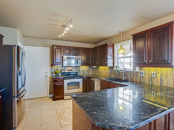 5th image of 2814 Iroquois Dr