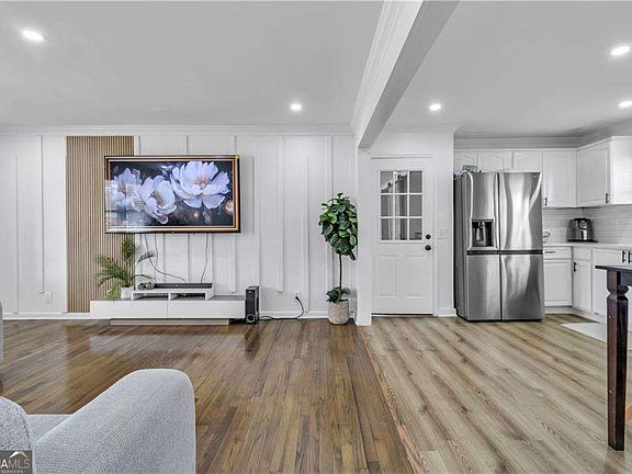 4th image of 1063 Mountain View Rd NW