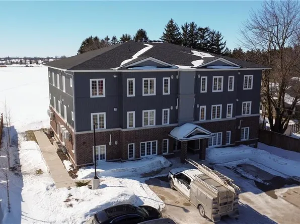 25 Murray Ct #1, Perth East, ON N0K 1M0