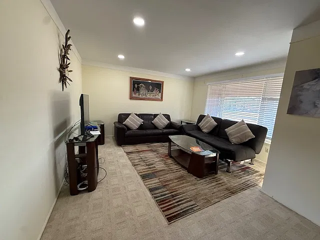 4 bed, 1429 sqft, $4,500 — Photo 2