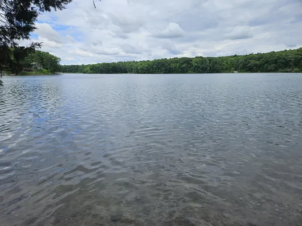 402 Highland Rd, Chelsea, MI 48118