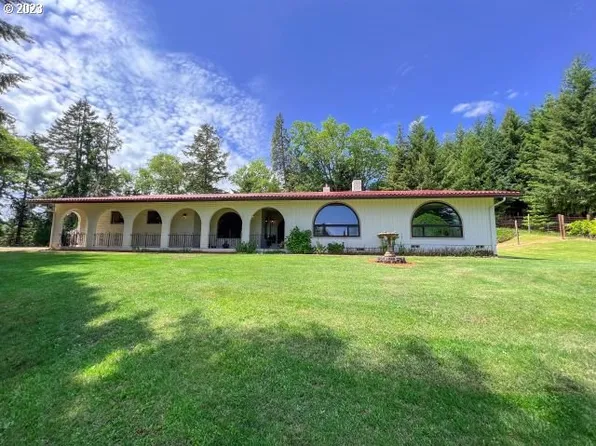 250 Mountain Dr, Roseburg, OR 97471
