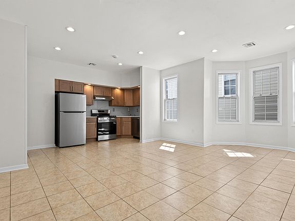 5th image of 28 Armstrong Ave #2
