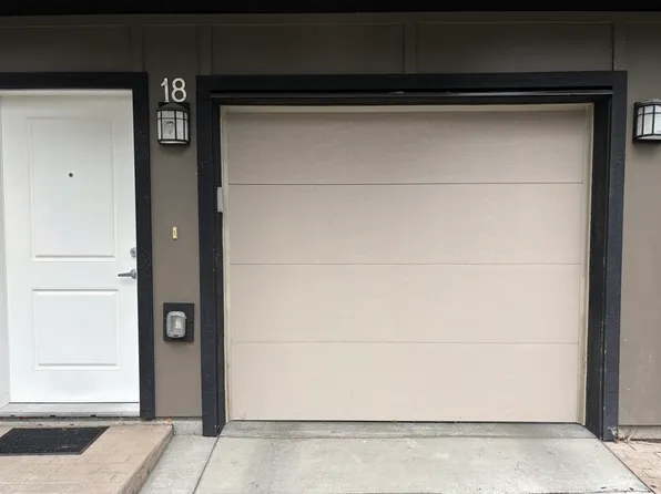 500 Fleming Rd, Kelowna, BC