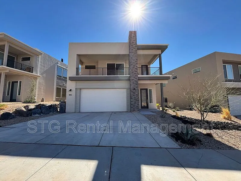 3 bed, 2.5 bath, 2340 sqft, $2,500 — Photo 2