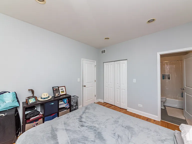 1133 W Addison St #3 — Photo 8