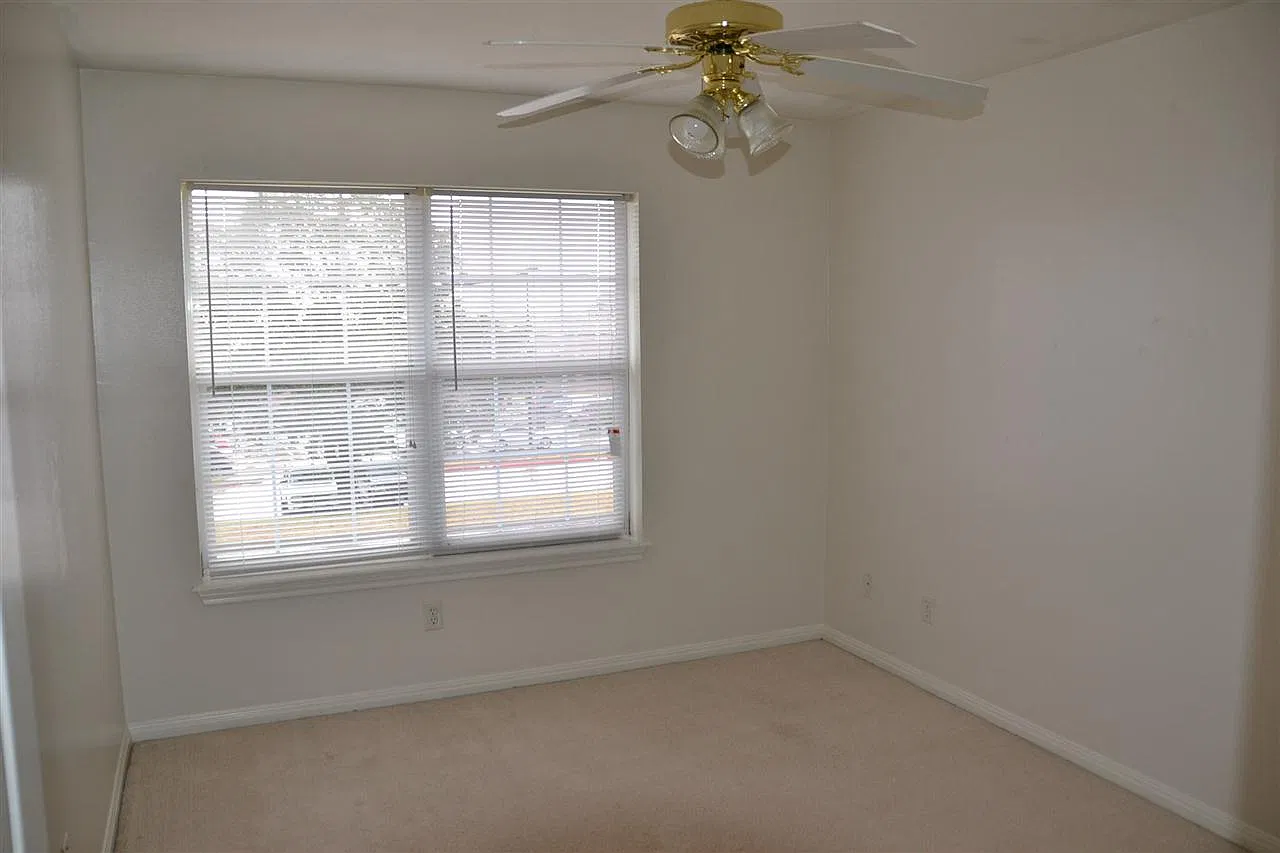 518 Tarrow — Photo 3