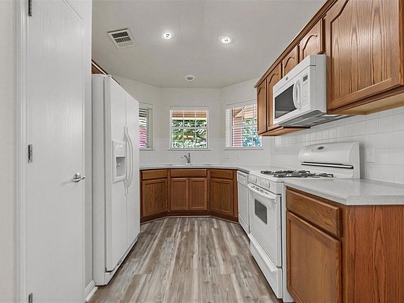 4th image of 5605 Bentsen Ln
