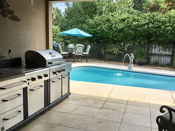 Never used outdoor kitchen