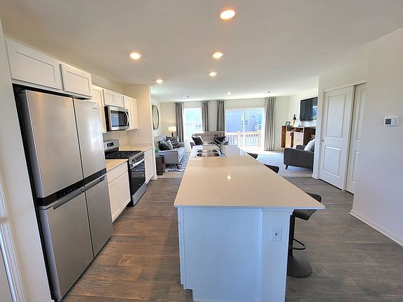 4th image of 884 Briar Glen Ct