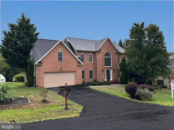 7980 Golf Vista Dr, Greencastle, PA 17225