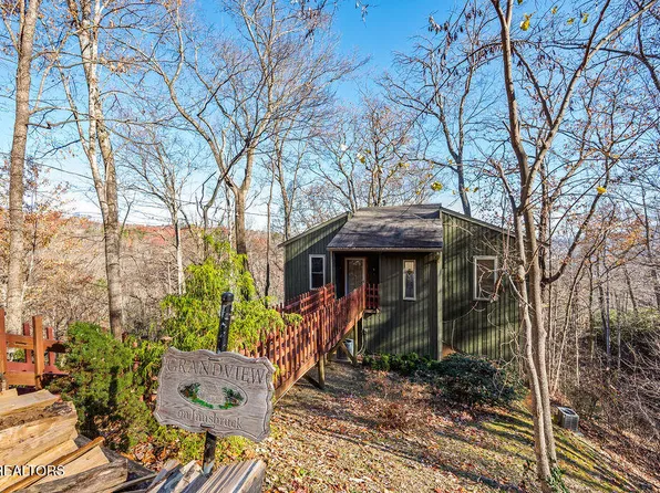 828 Innsbruck Dr, Gatlinburg, TN 37738