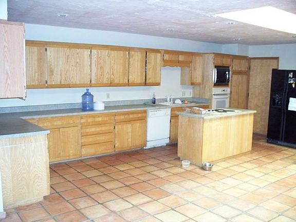 3rd image of 1039 N REVERE Drive