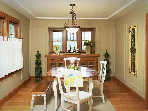 Dining Room w/ Built Ins