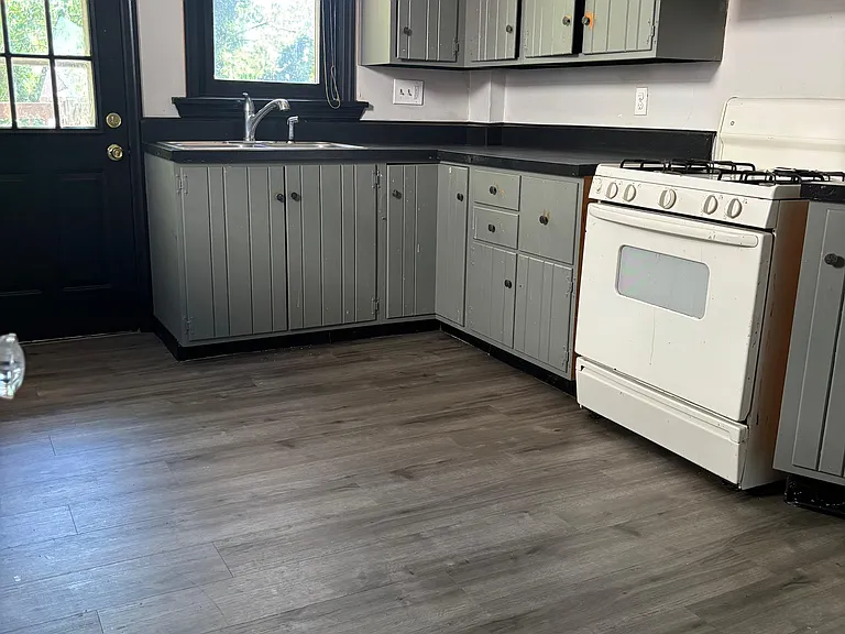 2823 Clermont Ave — Photo 16