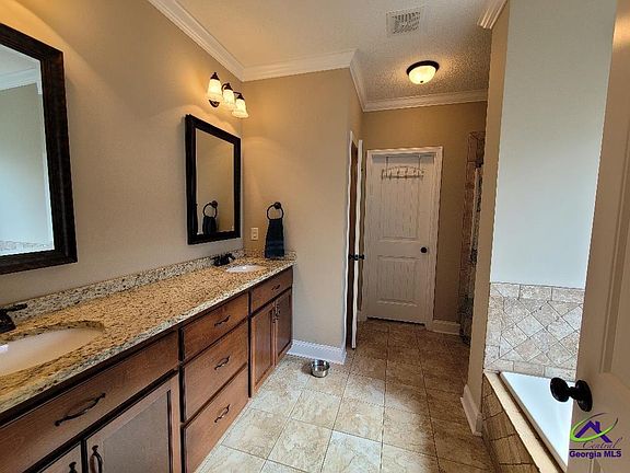 4th image of 104 Loneoak Trl