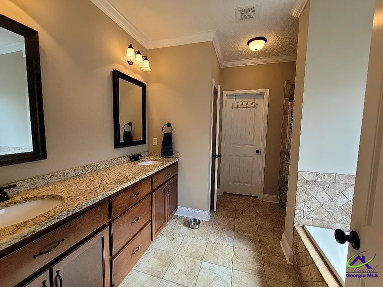 104 Loneoak Trl — Photo 4