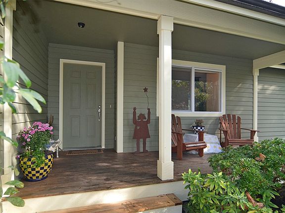 2nd image of 876 Cherry Ave NE