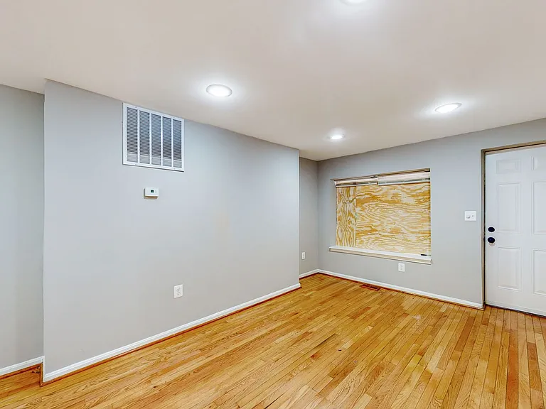 1142 Sargeant St — Photo 5