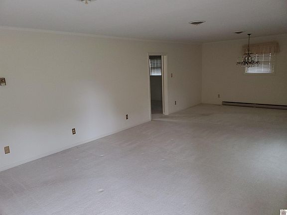 3rd image of 615 Holly Dr