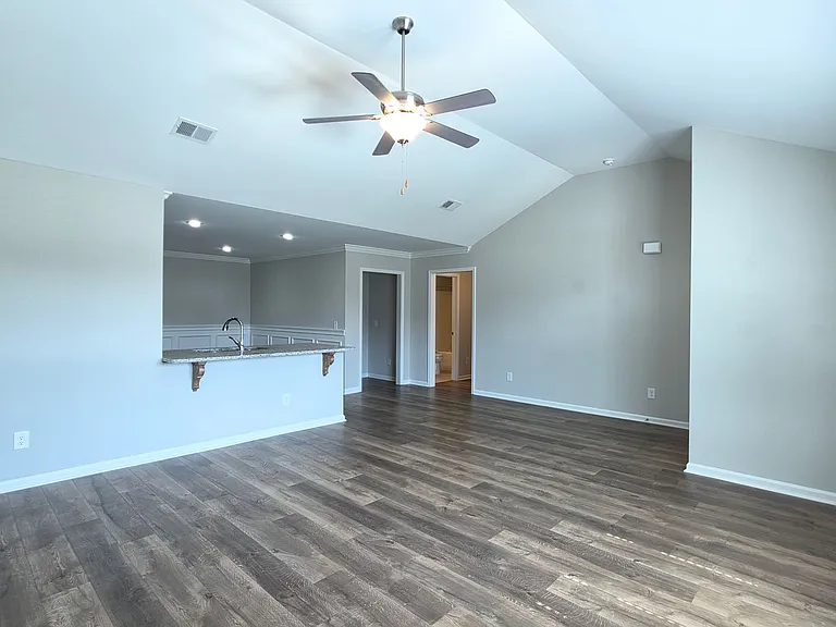 588 Brushwood Dr — Photo 7