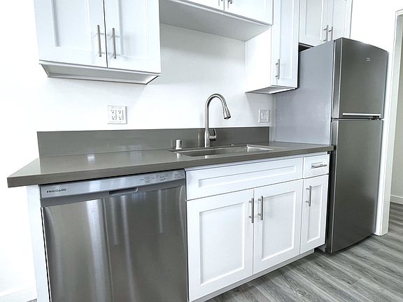 2nd image of 3420 Mentone Ave APT 5