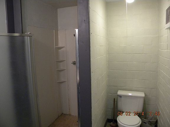 3rd image of 122 J St NE