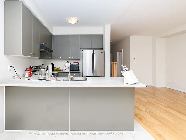 55 Rowlock St — Photo 21