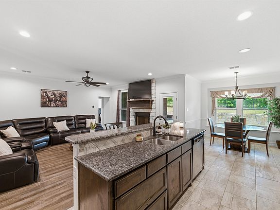4th image of 2501 Bunker Hill Dr