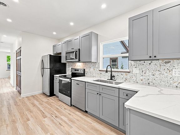 3rd image of 303 S Main St