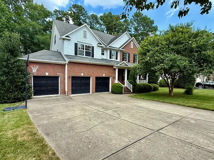 410 Harkness Cir — Photo 1