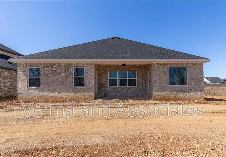 1050 Whistler St — Photo 18