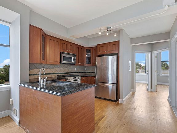 3rd image of 300 Communipaw Ave APT 301