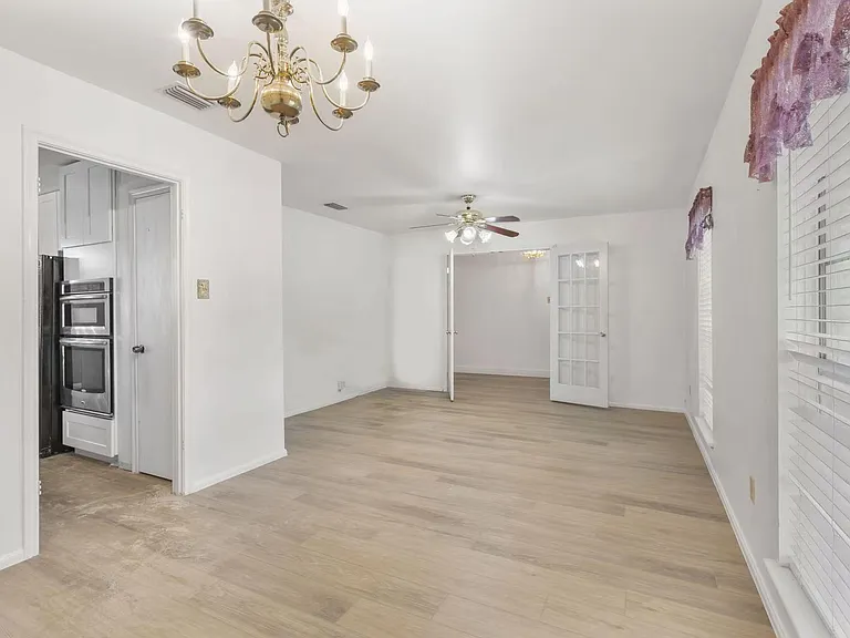 8903 Roos Rd — Photo 5
