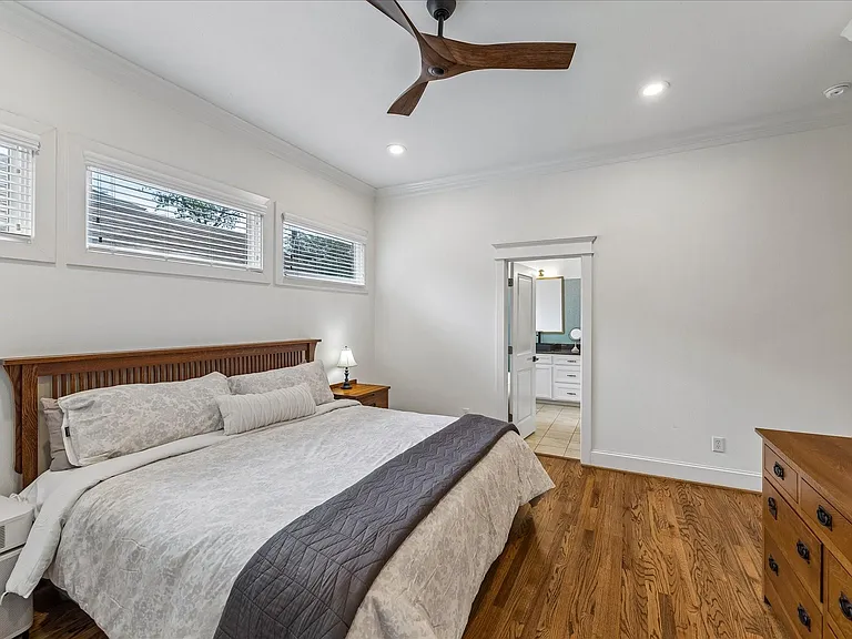 315 W 15th St — Photo 21