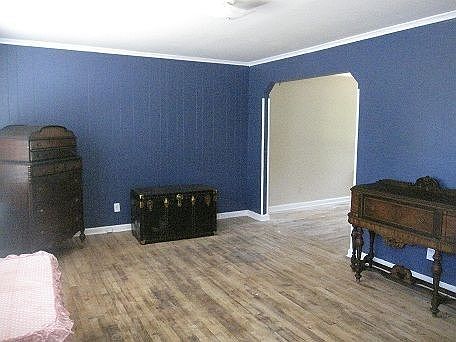 3rd image of 187 Clark Blvd
