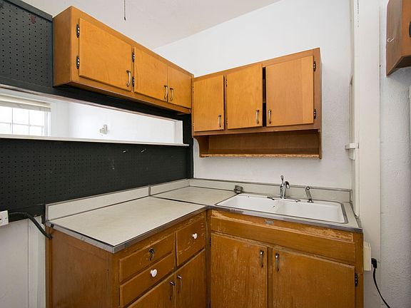 5th image of 402 S Race St #Dfa0c5910