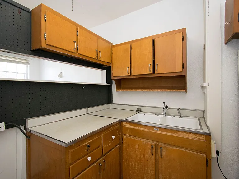 402 S Race St — Photo 7
