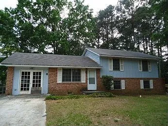 69 Jonathan Rd photo 1