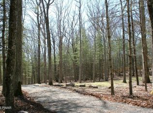 Trailwood Dr, Greeley, PA 18425