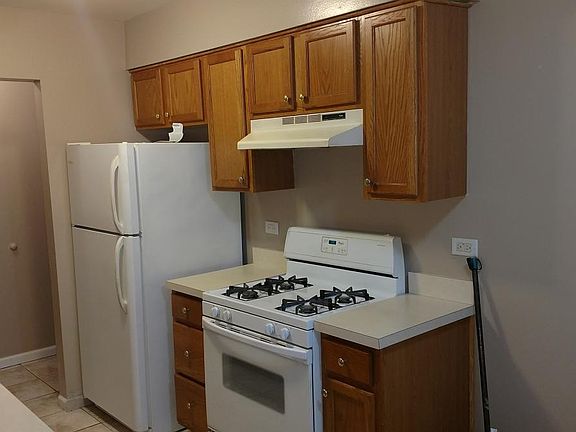5th image of 151 Pickwick Dr #1A