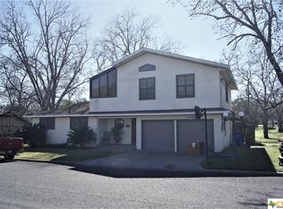 710 E Gonzales St, Yoakum, TX 77995
