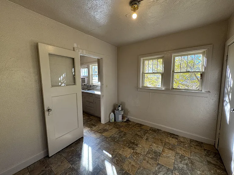 606 E Willis St — Photo 10